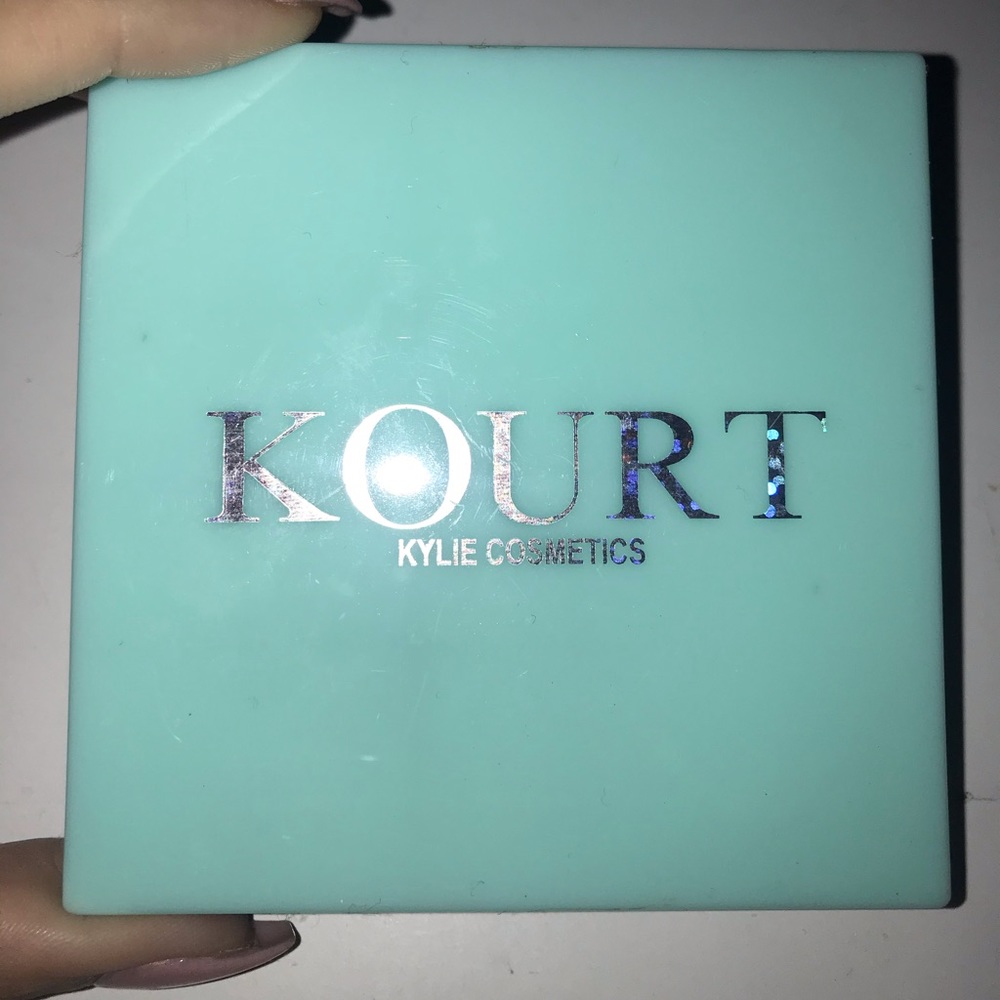 Kourt pallet by Kylie cosmetics.